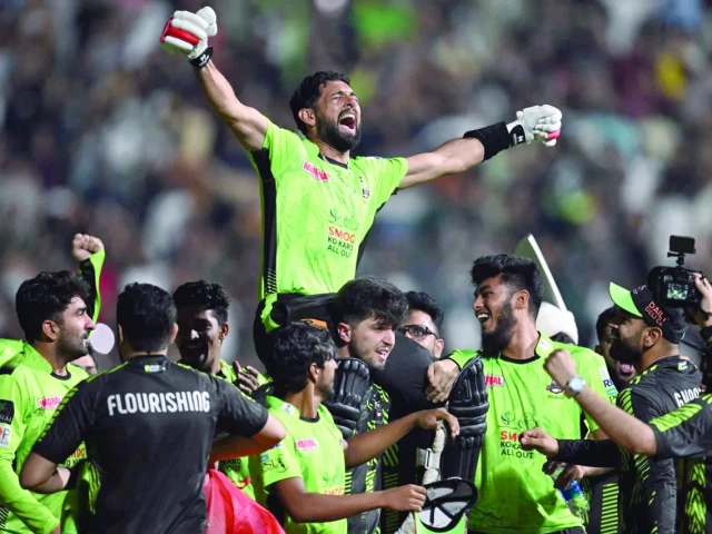 lahore qalandars celebrate their hbl psl season 10 triumph photo pcb file lahore qalandars celebrate their hbl psl season 10 triumph photo pcb file