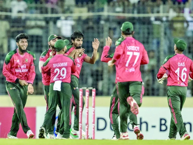 tanzim hasan sakib made it five down in the powerplay photo afp tanzim hasan sakib made it five down in the powerplay photo afp