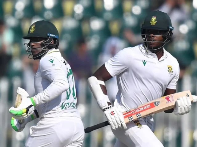 South Africa tail wags to get upper hand against Pakistan | The Express Tribune