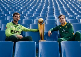 shaheen shah afridi and matthew breetzke with odi series 2025 trophy at iqbal stadium faisalabad photo pcb
