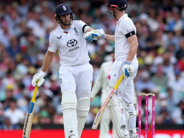 Root, Brook tame Australia