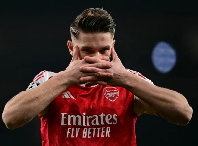 gyokeres lifts arsenal nine clear