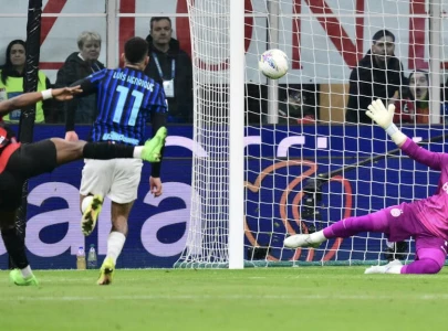 milan edge derby to trim inter s lead