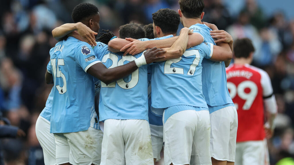 Manchester City beat Arsenal to take control of Premier League title race