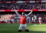 arsenal regain epl top spot