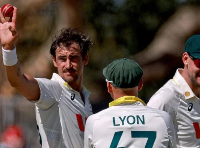 starc stars as 18 wickets tumble in mackay