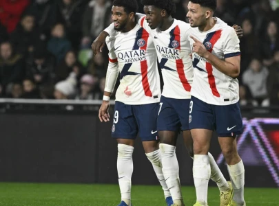 psg beat metz to go top psg beat metz to go top
