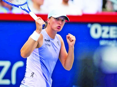 swiatek cruises osaka battles through