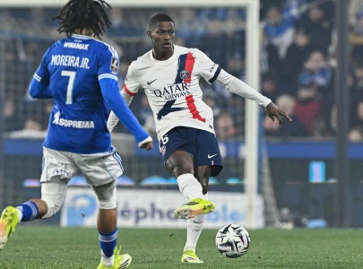 psg beat strasbourg after hakimi red