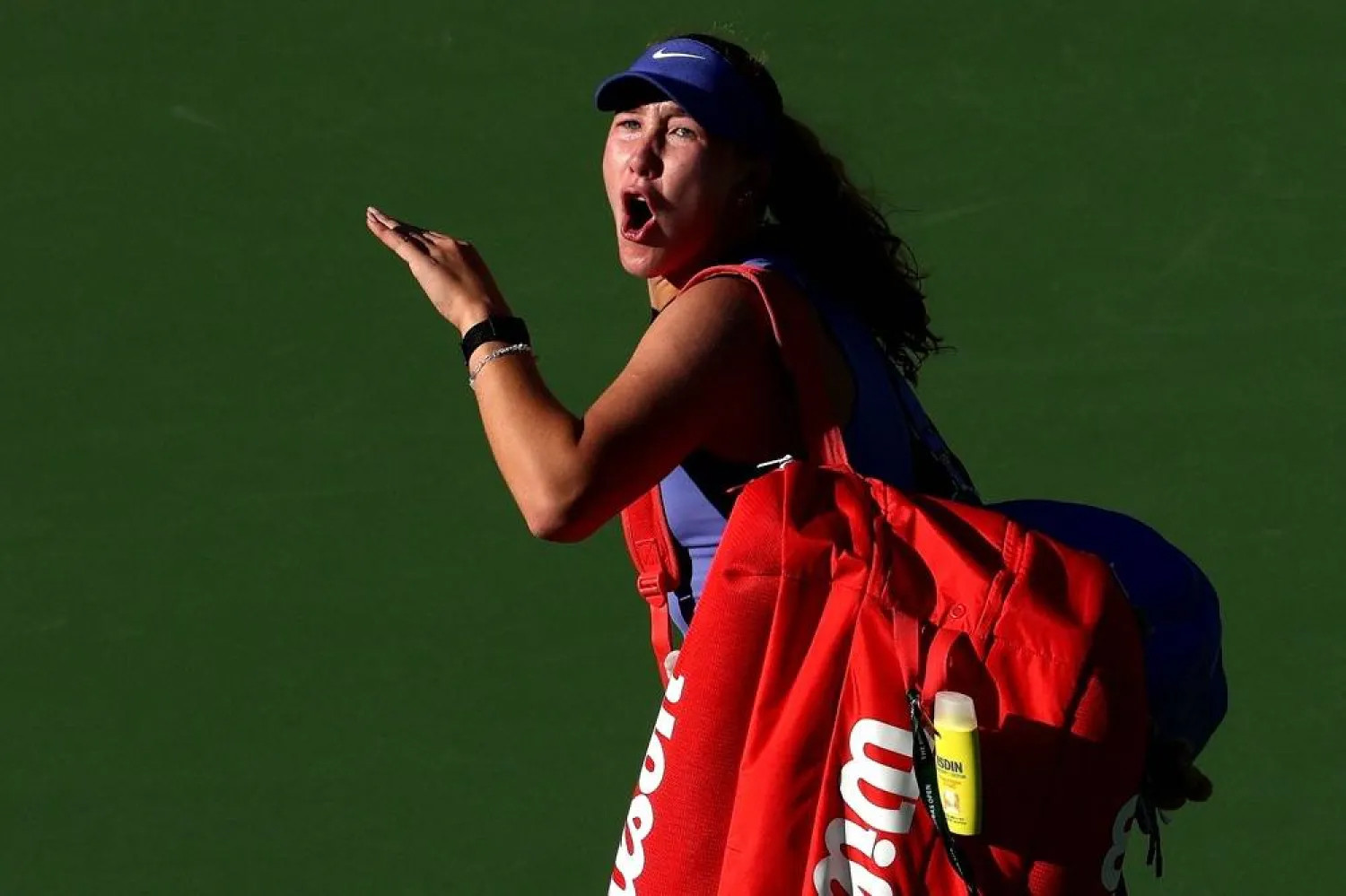 Siniakova defeats Andreeva in three-set battle at Indian Wells