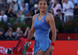 raducanu to face vekic in queen s club final