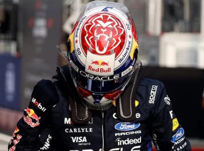 verstappen wins chaotic singapore sprint
