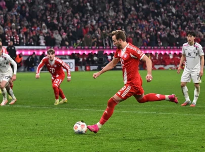 bayern need late kane penalty to rescue home draw