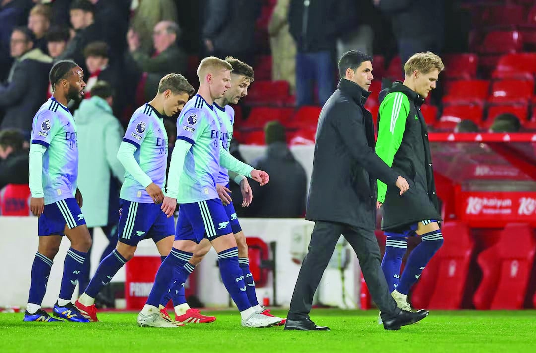 arsenal s martin odegaard and manager mikel arteta look dejected after the match photo reuters