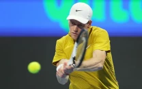 jannik sinner rolls in doha opener