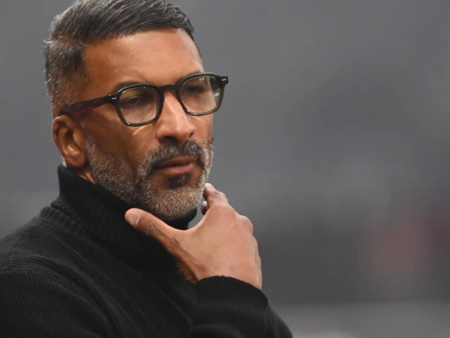 habib beye has been appointed coach of marseille little over a week after being sacked by their ligue 1 rivals rennes photo afp file habib beye has been appointed coach of marseille little over a week after being sacked by their ligue 1 rivals rennes photo afp file