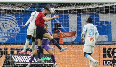 olivier giroud c headed home to complete the comeback for fifth placed lille photo afp