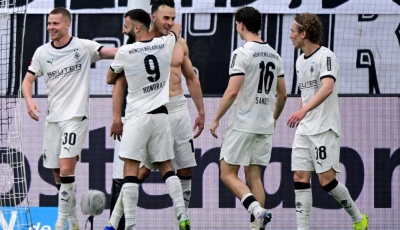 gladbach sink dortmund st pauli edge closer to drop