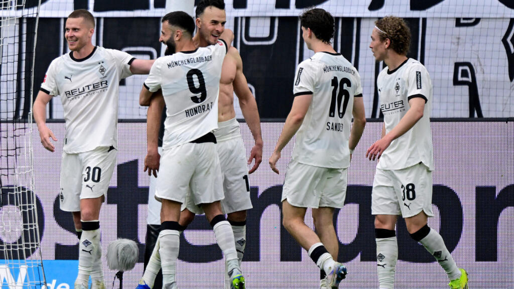 Gladbach beat Dortmund to secure safety as St Pauli slip into relegation places