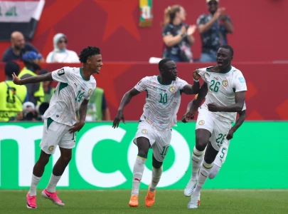 gueye double keeps senegal s world cup hopes alive
