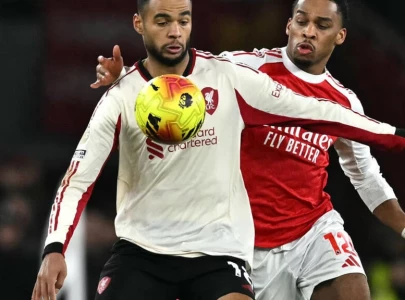 arsenal miss chance to stretch lead