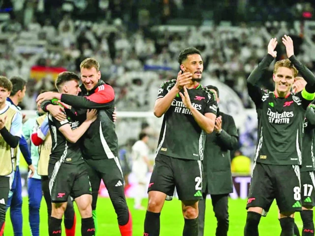 arsenal players were celebrating their 2 1 victory at the santiago bernabeu photo afp arsenal players were celebrating their 2 1 victory at the santiago bernabeu photo afp