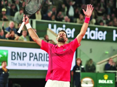 djokovic downs zverev in fo quarters djokovic downs zverev in fo quarters