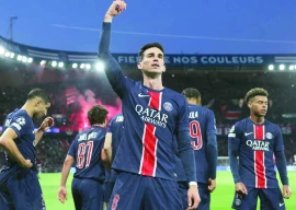 fabian ruiz salutes the parc des princes crowd after putting paris saint germain into the lead against arsenal in wednesday s champions league semi final second leg photo afp