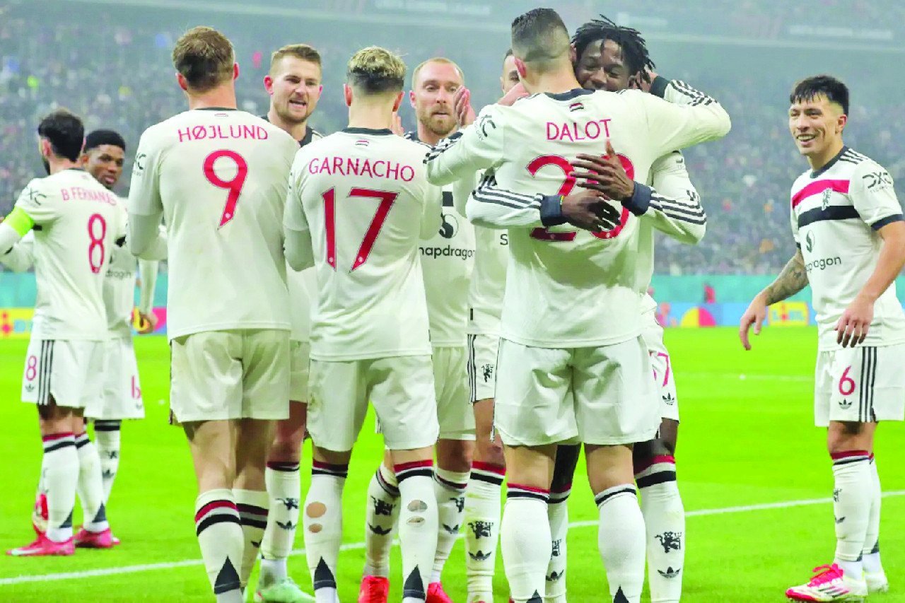 manchester united team celebrate diogo dalot goal against fcsb photo afp