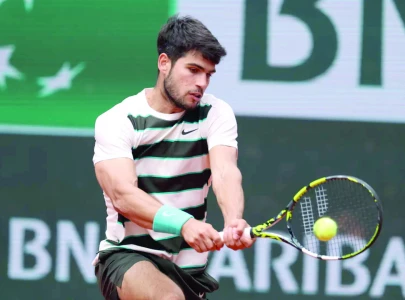 alcaraz wins roland garros opener