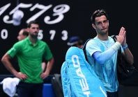italy s lorenzo musetti applauds the fans and walks off the court after retiring from his quarter final match against serbia s novak djokovic photo reuters