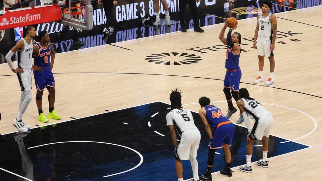Knicks edge Spurs to move 2-0 up in NBA Finals