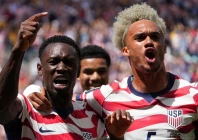 usa down australia to reach world cup knockouts