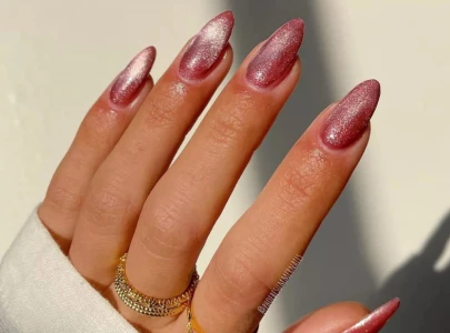10 gorgeous velvet nail designs to try this spring 10 gorgeous velvet nail designs to try this spring