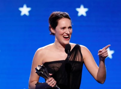 pregnant phoebe waller bridge spotted with notes amid tomb raider delay pregnant phoebe waller bridge spotted with notes amid tomb raider delay