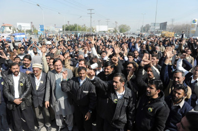 pakistan pia unions talks deadlocked