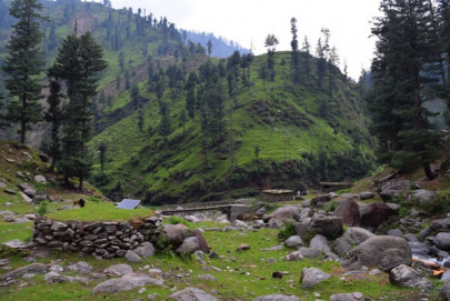 police surround compound in east afghanistan siege