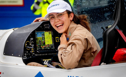 19 year old becomes youngest woman to fly solo around the world