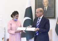 pm shehbaz gifts rs10m cheque to nurse who saved newborn during pims fire on september 3 2026 photo screengrab