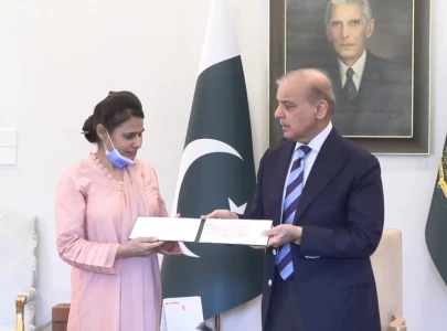 pm shehbaz awards rs10m cheque to nurse who saved newborn during pims fire pm shehbaz awards rs10m cheque to nurse who saved newborn during pims fire