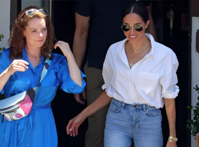 royalty meets hollywood meghan markle and kimberly williams paisley s chic pasta lunch date