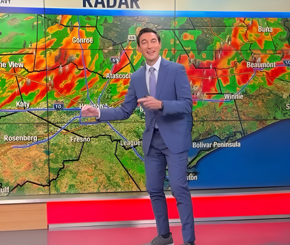 houston meteorologist hilariously sings kendrick lamar s not like us on cw39 broadcast