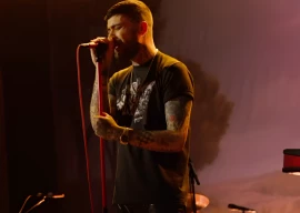 zayn malik triumphs over anxiety in first solo concert since one direction exit