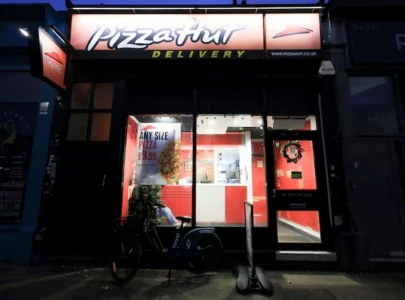 yum brands to sell pizza hut for 2 7 billion after prolonged demand slump