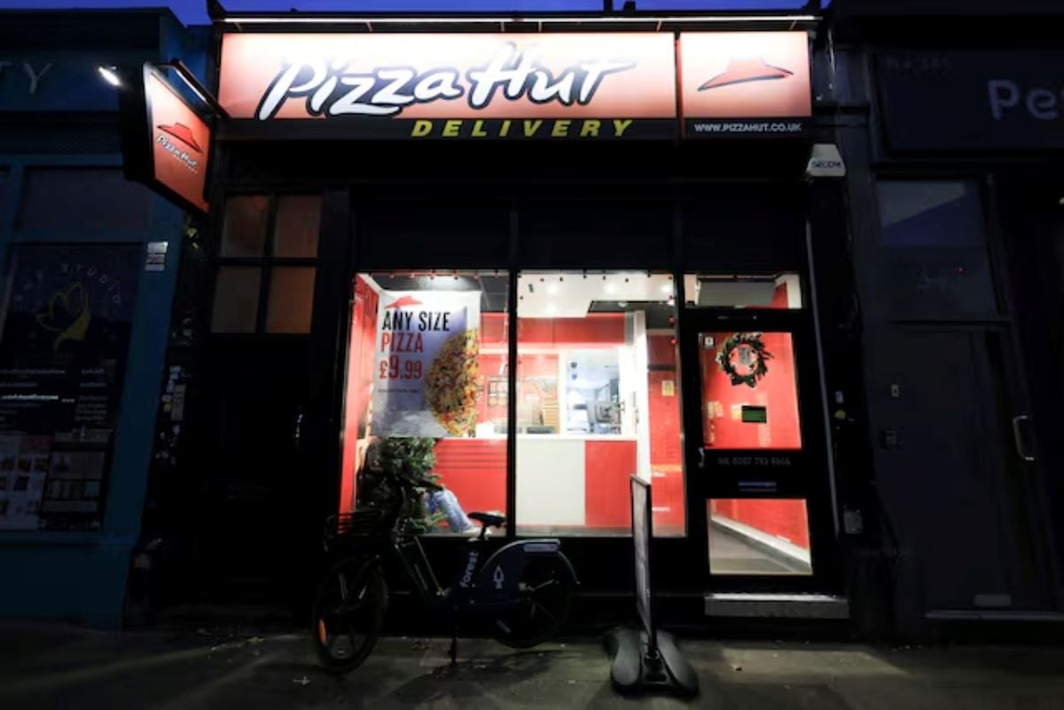 Yum to sell Pizza Hut for $2.7bn after weak demand