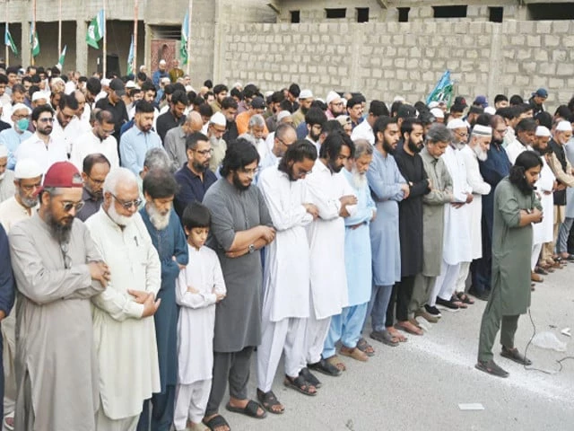 fatal crash a large gathering offers funeral prayers in absentia for muhammad arif siddiqui who died in a k2 airways boeing 737 400 cargo plane crash in the arabian sea photo inp fatal crash a large gathering offers funeral prayers in absentia for muhammad arif siddiqui who died in a k2 airways boeing 737 400 cargo plane crash in the arabian sea photo inp