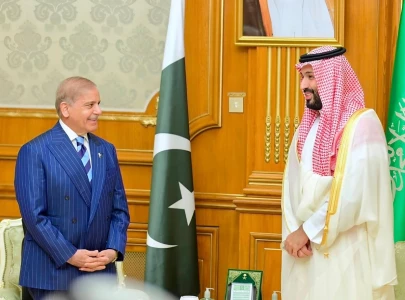 pm shehbaz meets saudi crown prince mbs in makkah pm shehbaz meets saudi crown prince mbs in makkah