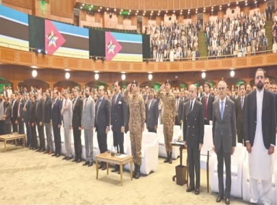 pm showers major perks on expats pm showers major perks on expats