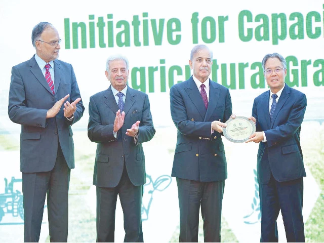 pm shehbaz sharif awards a shield to chinese ambassador jiang zaidong at a ceremony in islamabad photo ppi pm shehbaz sharif awards a shield to chinese ambassador jiang zaidong at a ceremony in islamabad photo ppi