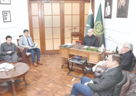 pm orders crackdown on sugar hoarding